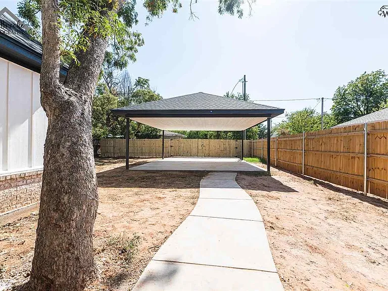 103 W Aldine St — Photo 26