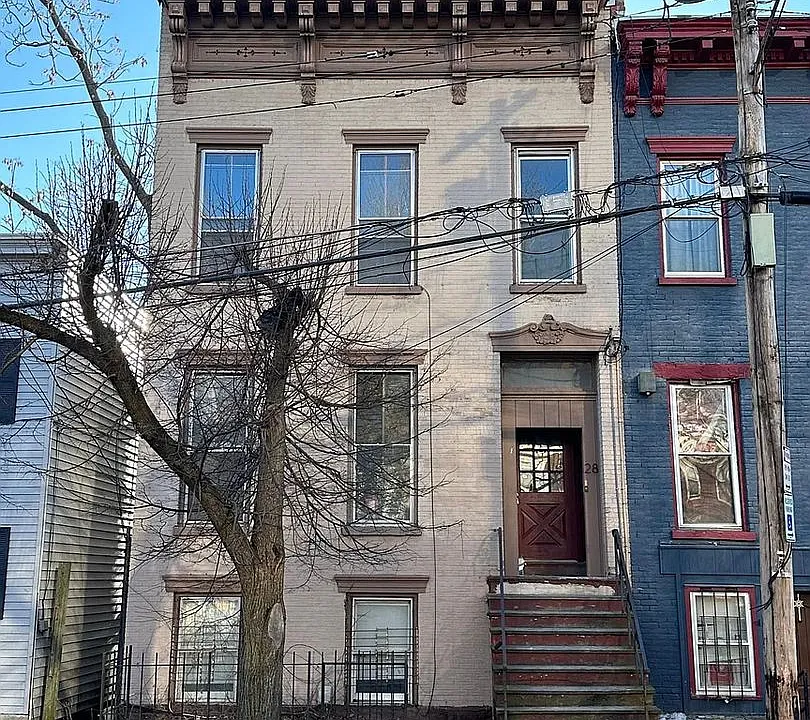 28 Myrtle Ave #2