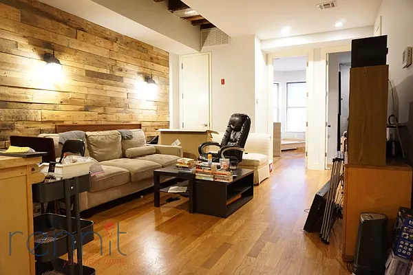 Rented by Rennit Inc. | media 35