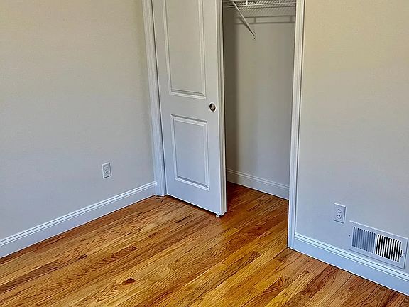 5th image of 472 Tennyson Dr Floor 1