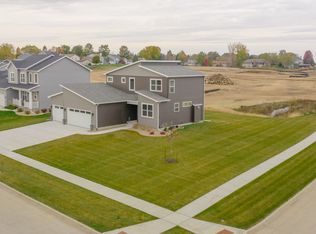 1410 Audubon Dr, Waterloo, IA 50701