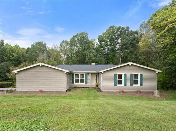 1135 Pool Side Dr, Germanton, NC 27019