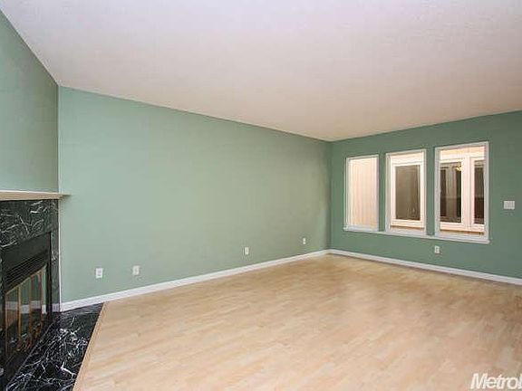 3rd image of 1130 Meadow Gate Dr