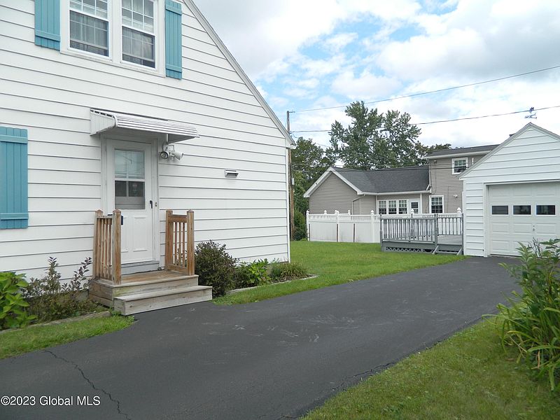 4th image of 26 Pershing Avenue