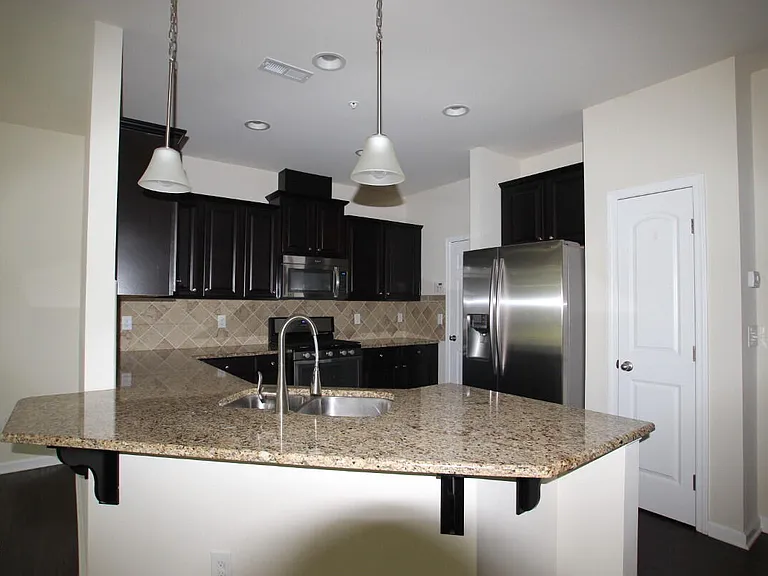 10019 Lynnberry Pl — Photo 4