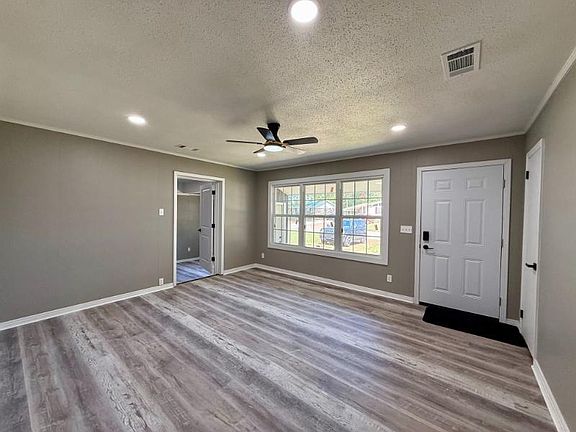 4th image of 1608 Meadows Dr