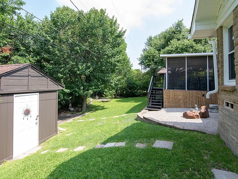 4240 Westmont Ct — Photo 31