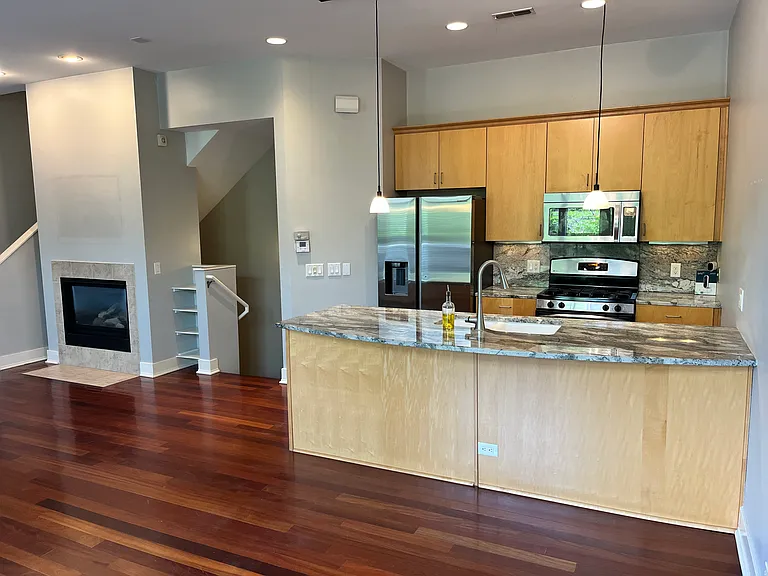 Granite counter tops.