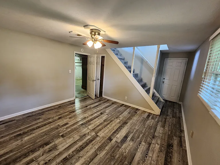100 Grant Dr — Photo 38