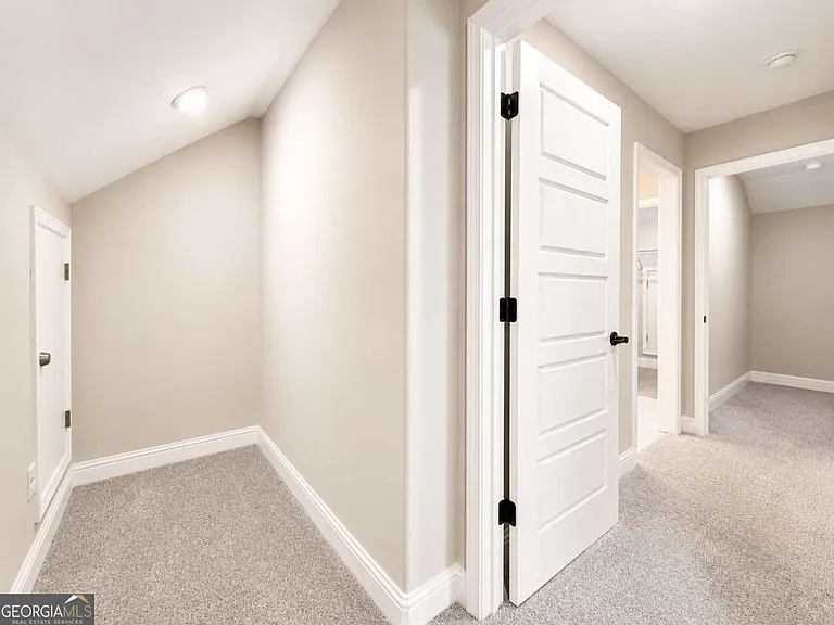411 Madison Ave — Photo 22