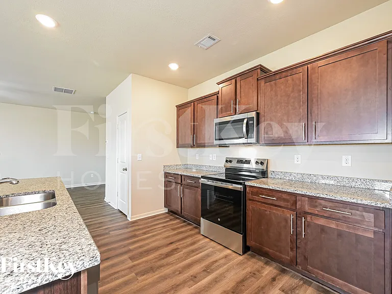 323 Darling Ln — Photo 7