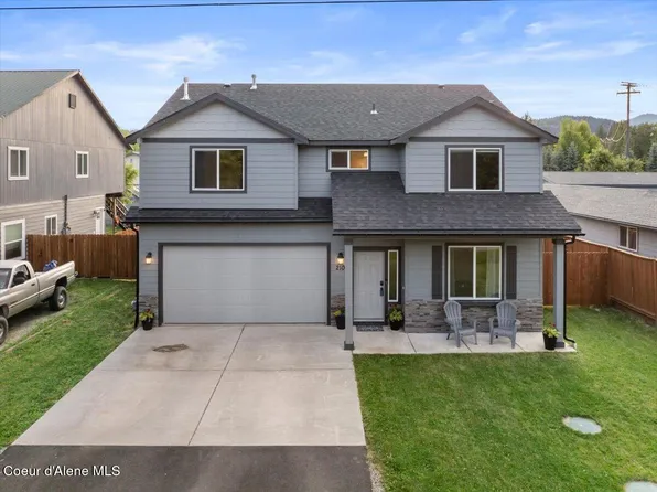 210 4th St, Dover, ID 83825