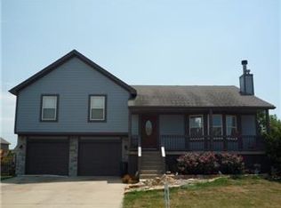 957 E Pumpkin Ridge St, Gardner, KS 66030