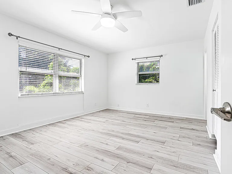 2060 NE 1st St #16 — Photo 22