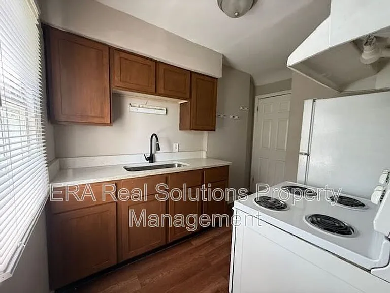 90 N Waverly St — Photo 3