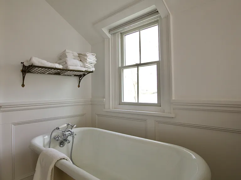 8 Clinton Ave — Photo 15
