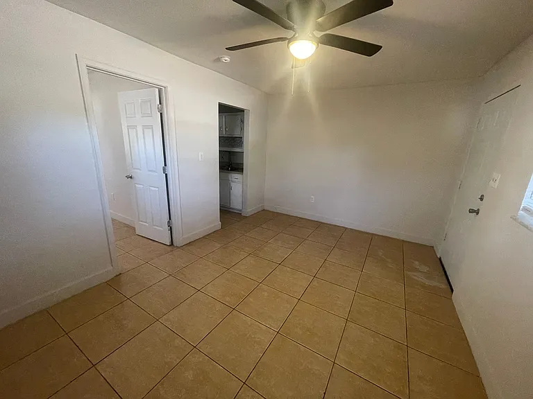 1000 E Magnolia Ave — Photo 5
