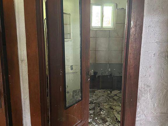 4th image of 205 E Baltimore Blvd