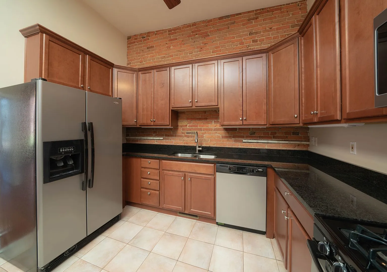 Peregrine 214 — Photo 4
