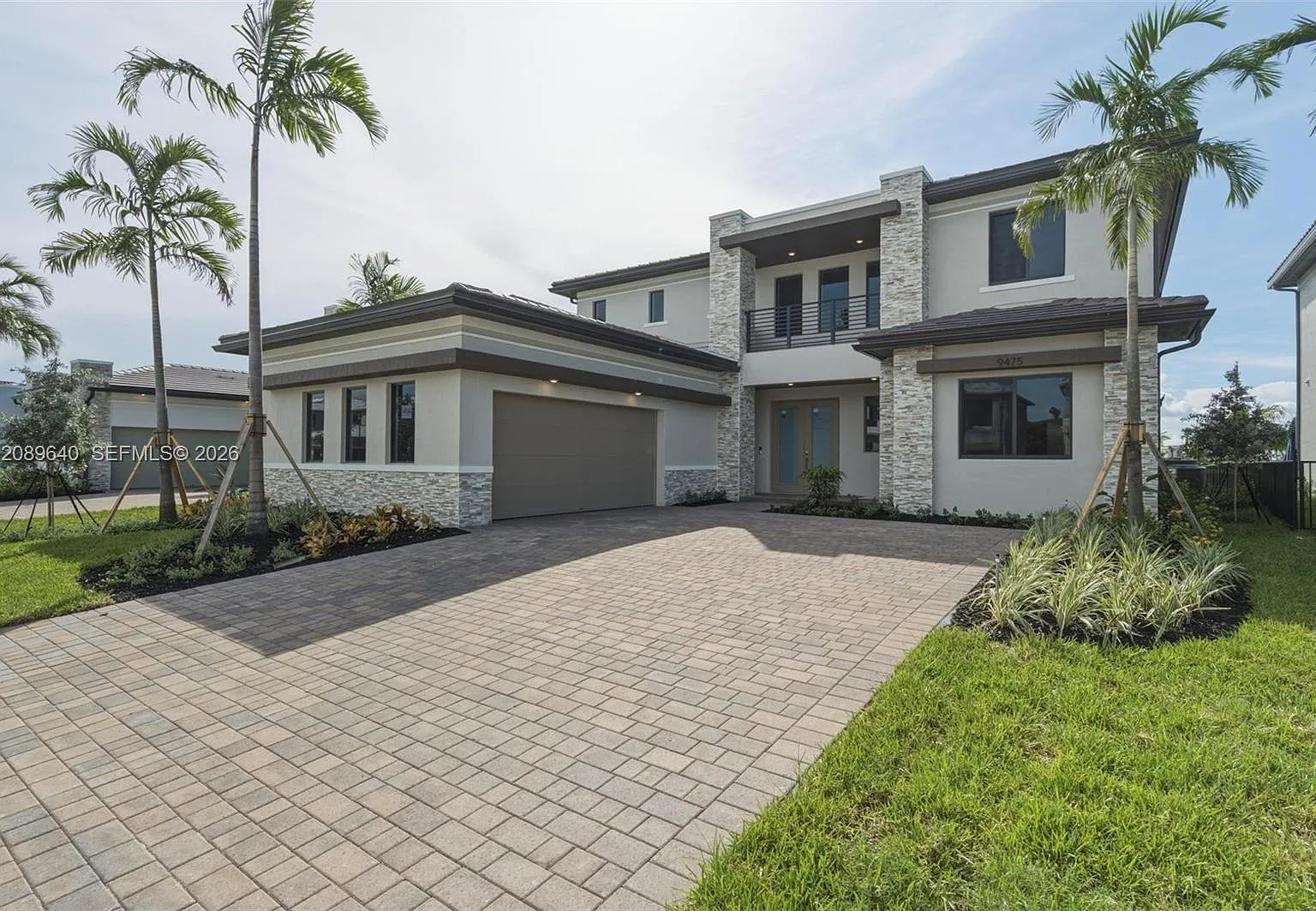 5 bed, 5.5 bath, 5377 sqft, $10,000 — Photo 1