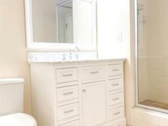 5th image of 600 W 9th St APT 1508