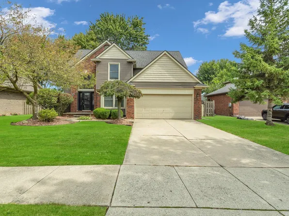 51254 Skyler Dr, Chesterfield, MI 48047