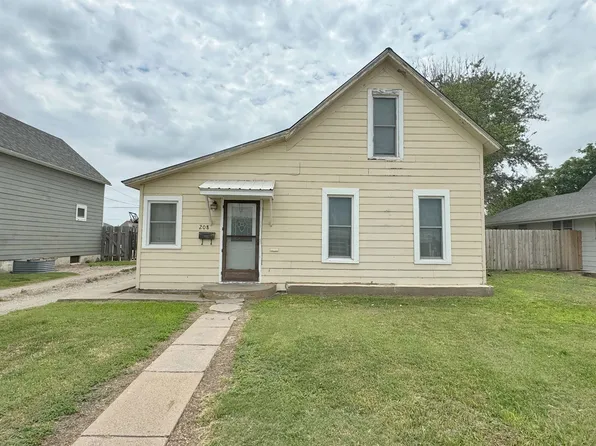 208 W 10th St, Ellis, KS 67637