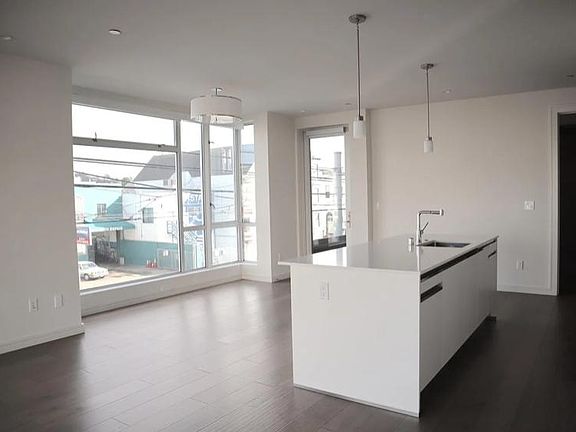2nd image of 600 S Van Ness Ave #204