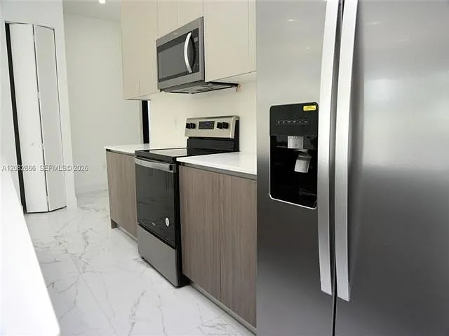 4218 NE 7th Ter — Photo 4