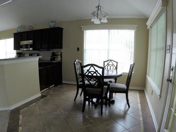 5th image of 601 Moccasin Dr