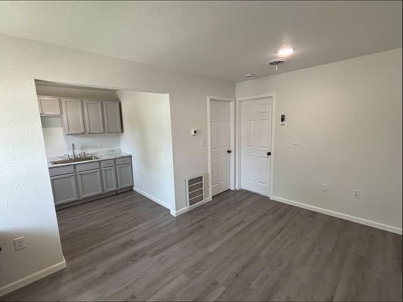 4th image of 323 Seward Ave #6