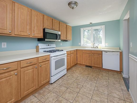 2nd image of 16 Willow Creek Drive