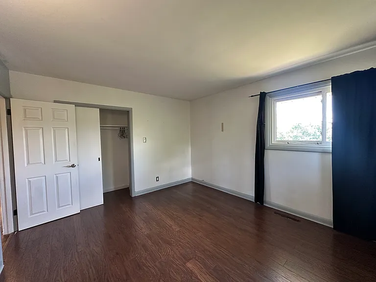 108 Sidney Cres — Photo 11