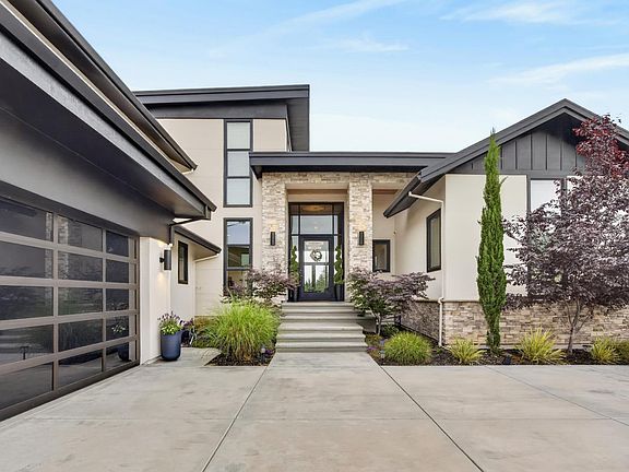 3rd image of 2056 Long View Dr