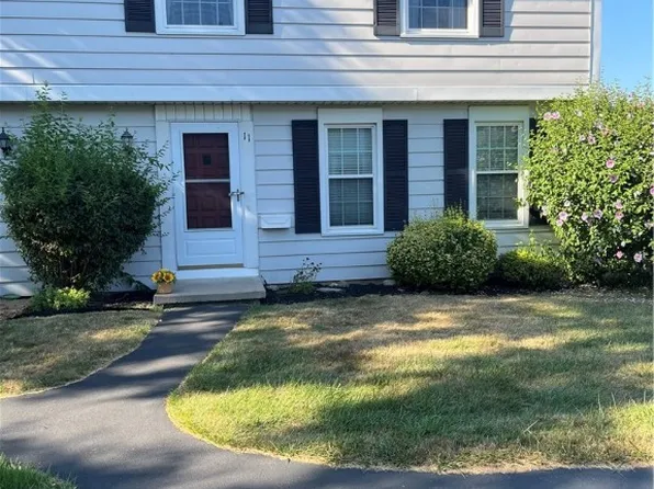 11 Springwood Dr, Webster, NY 14580