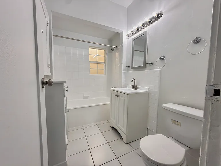 234 S Kenmore Ave #206 — Photo 9