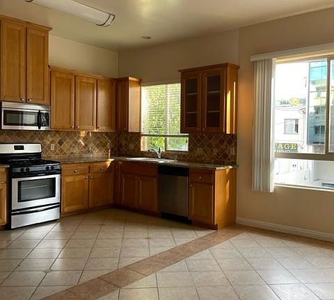 4th image of 4212 Greenbush Ave #C