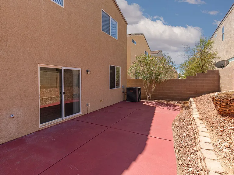 8723 Evan Lilas St — Photo 32