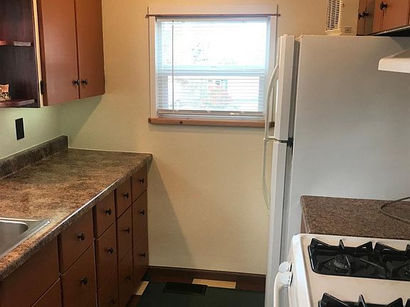 5th image of 2799 Siskiyou Blvd Unit 36