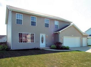 1304 Evergreen Ln, Yorkville, IL 60560