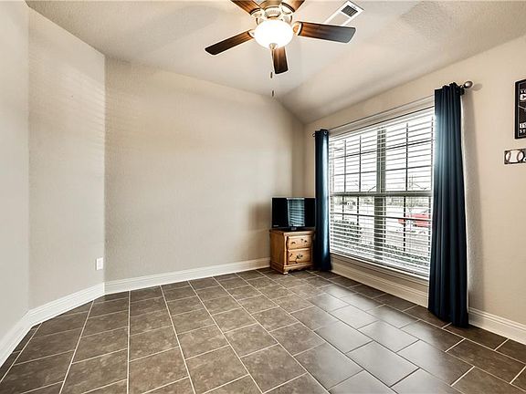 4th image of 3061 Carlton Pkwy