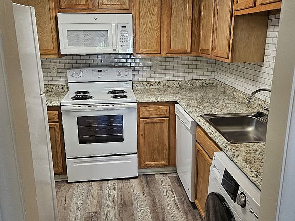 4th image of 8030-88 Old Kings Rd S