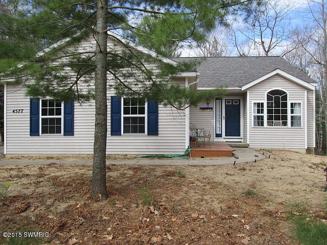 1st image of 4577 N Pine Ave