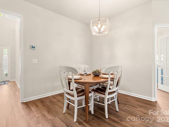 3rd image of 2105 Kennedy Dr