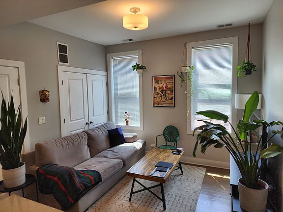 5th image of 1013 N Marshfield Ave APT 2R