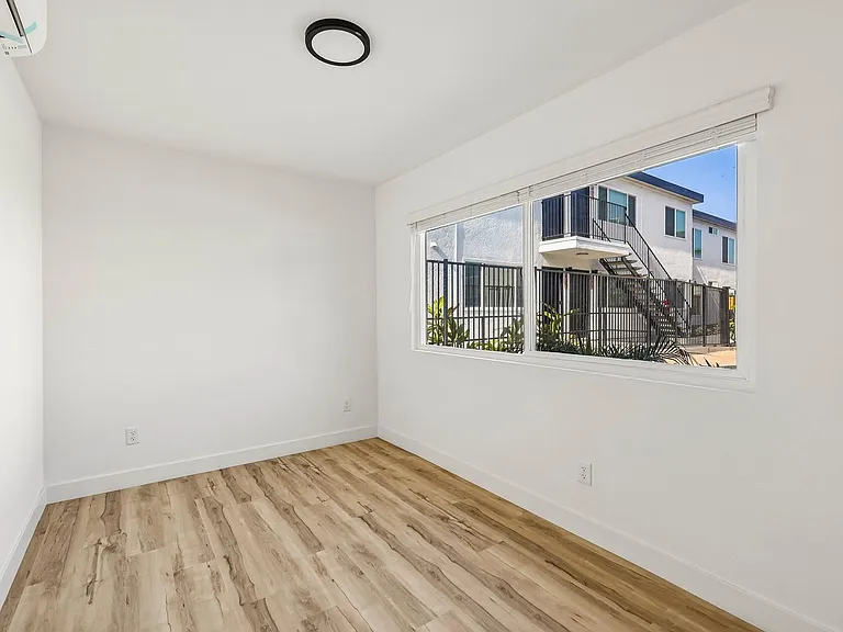 The Crest |NEWLY Renovated Studios, Lofts, 1, 2 & 3 Bedroom Homes Near the Beach — Photo 41