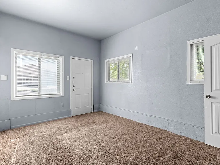 2709 Hillside Dr — Photo 6