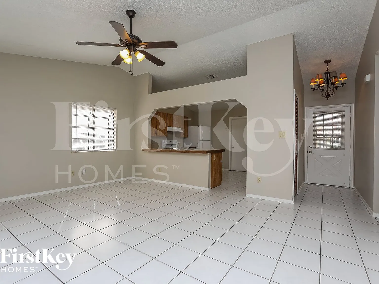 3 bed, 2.0 bath, 1028 sqft, $2,175 — Photo 4
