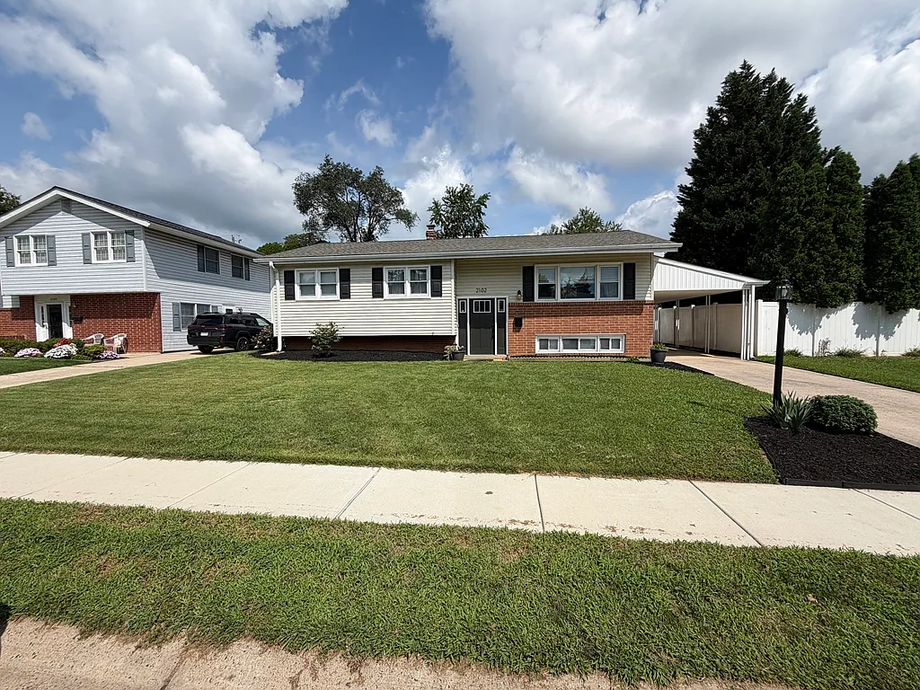 3 bed, 2.0 bath, 1678 sqft, $2,500 — Photo 3