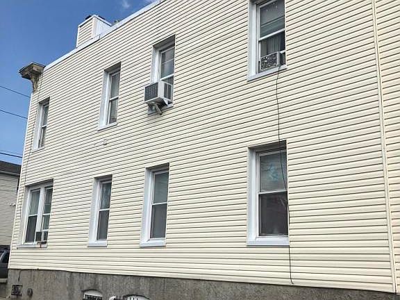 3rd image of 188 Cedar Ave